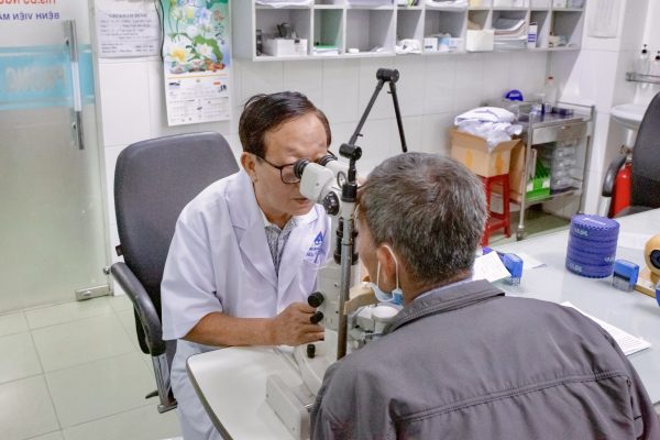 Khám mắt